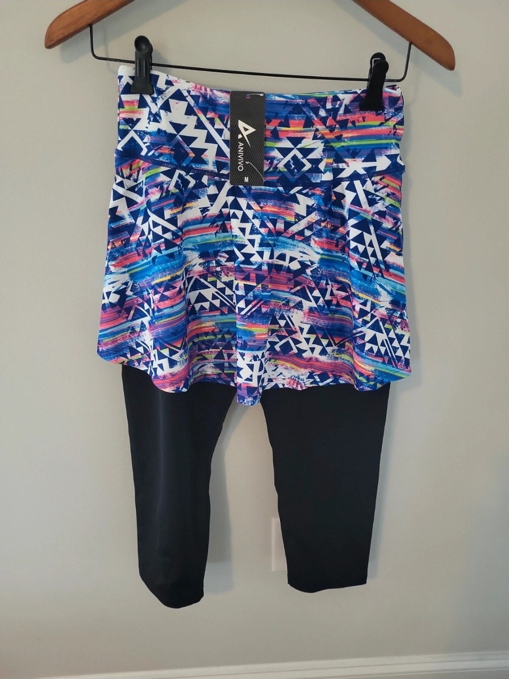 Vivo Black Capri Leggings with Multicolor Geometric Skirt